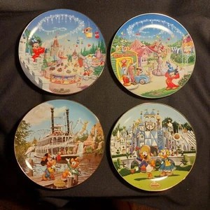 Konvolut 7 Vintage Disney's 25th & 40th Collector Teller Small World Riverboat +++ - Bild 1 von 16