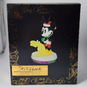 Neu Disney Store durch die Jahre Mickey Duck the Halls Skizzenbuch Ornament - Bild 1 von 5