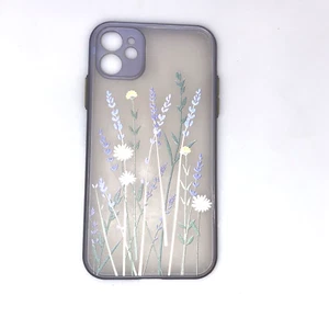 Hermosa Funda iPhone 11 Flores Púrpura Antigolpes Semi Transparente - Imagen 1 de 6