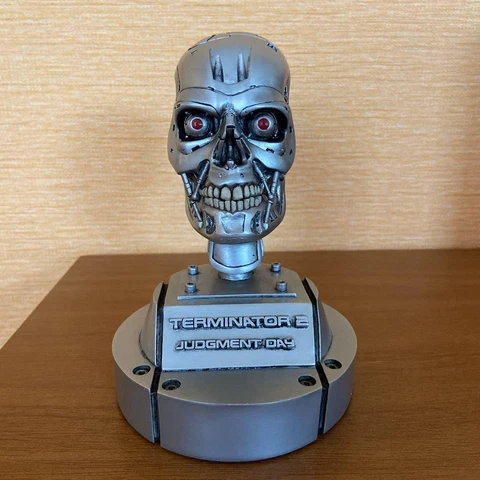 Terminator 2 T-800 End Skeleton Figure Cover