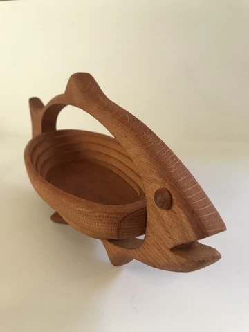 Wooden Fish Shaped Basket Collapsible Accordian Bowl 16.5 Inches Cover