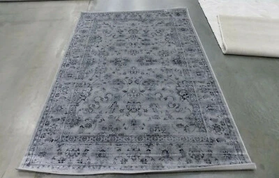 GREY / IVORY 5'-1" X 7'-7" Flaw in Rug, Reduced price 1172562631 VTG430A-5 - Image 1 of 3