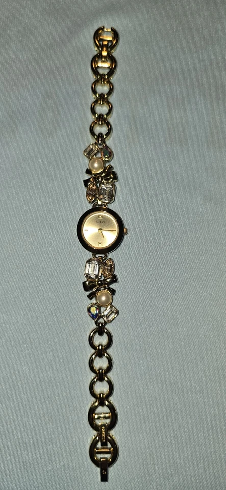 NWT GUESS $125 Swarovski Crystal Gold Daisy Bracelet Womens Watch U12627L1 FS - Image 1 of 4