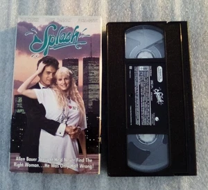 Splash (Pre Owned VHS 1984) 80's Cult Favorite Tom Hanks Darryl Hannah Rom Com - Picture 1 of 5