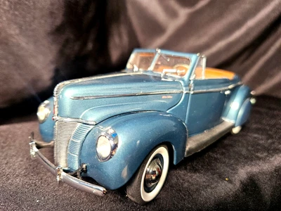 Danbury Mint 1940 Ford Deluxe Convertible 1:24 Scale Inv. #3732 - Image 1 of 4