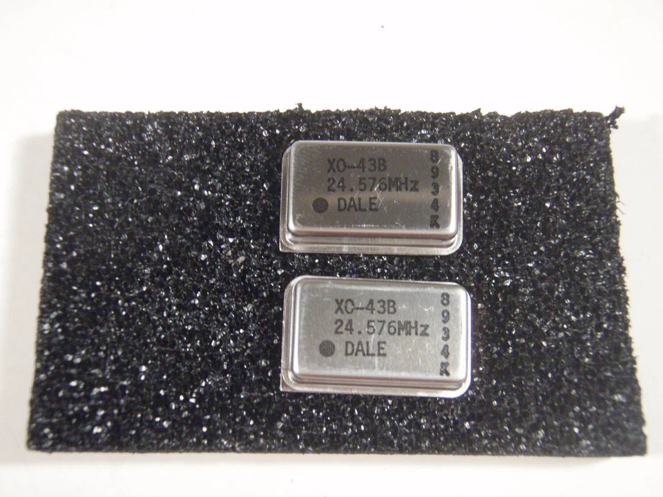 Oscilador paquete DIP Dale XO-43B 24,576 Mhz Foto 1 de 1