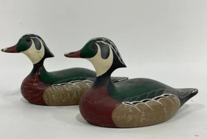 Par de señuelos Hornick Bros madera tallada pato punta de piedra firmados por VA de colección 1975 RARO - Imagen 1 de 7