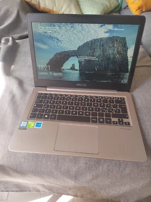 Asus ZenBook UX310U - Immagine 1 di 4