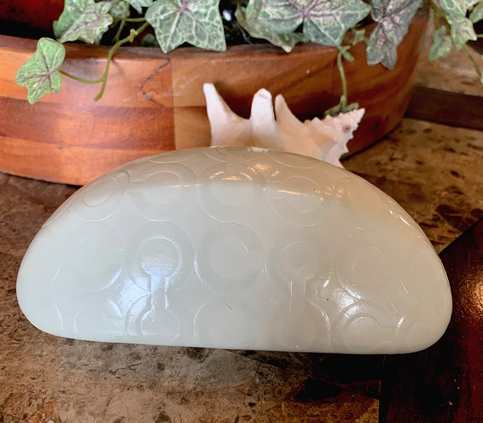 Gafas de sol rígidas Coach vintage con logotipo en C estuche marfil Foto 1 de 4