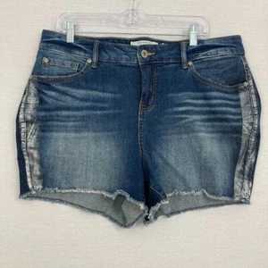New Torrid Medium Wash Davenport Metallic Frayed Hem Denim Shorts size 18 - Picture 1 of 11