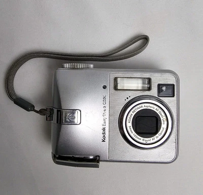 Kodak EasyShare C330 4.0MP Compact Digital Camera Turns On - Image 1 of 4