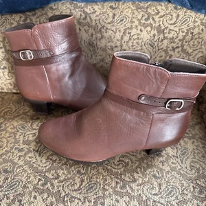 Munro American Brown Leather Bootie Boots 7" Tall Woman's US 7 W - Picture 1 of 9
