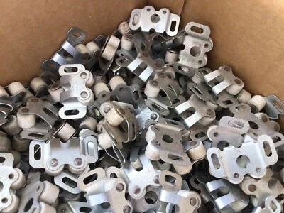 CAPTURAS DE PUERTA DE GABINETE, ATRAPA PUERTAS TIPO BOLA ENROLLABLE, STOCK ANTIGUO NUEVO, casi 10 lb Foto 1 de 4