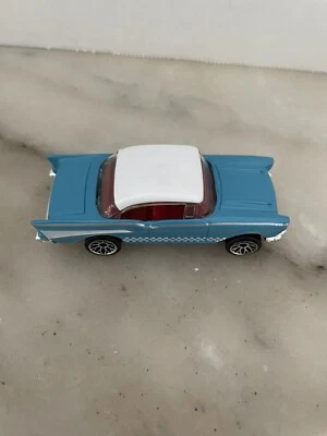 Chevrolet Playset 1957 Matchbox coche azul con damas blancas 1:66 Foto 1 de 4