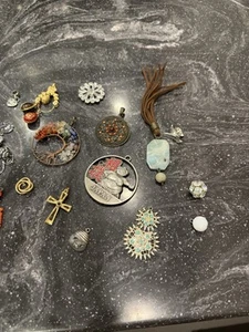 Lotto gioielli artigianali pendenti pesce giada orientale asiatico vintage ora 16 pezzi - Foto 1 di 10