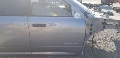 24 DODGE RAM 3500 BIG HORN DOOR FRONT RIGHT PASSENGER SILVER CREW CAB Foto 1 de 4