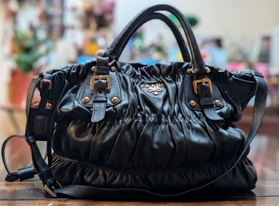 Bolso de mano Prada Nappa Gaufre de cuero negro Foto 1 de 4