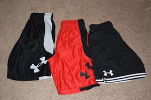 Lotto 3 paia pantaloncini uomo taglia M Under Armour rosso e nero logo UA LEGGI - Foto 1 di 10
