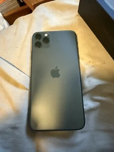 iPhone 11 Pro Max 64g débloqué - Photo 1 sur 3