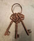 3 viktorianische Schlüssel auf Schlüsselring Skelett Kirche Schlüssel rustikal braun Gusseisen mit Ring