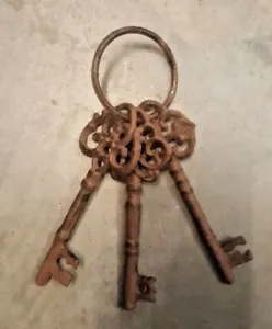 3 Victorian Keys on Keyring Skeleton Church Key rustic brown Cast Iron with ring - Picture 1 of 3