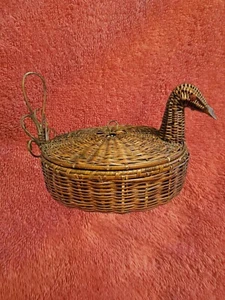 VTG 12" Wicker Rattan Duck/Turkey/Chicken Lidded Basket Farmhouse Sewing Basket - Picture 1 of 10