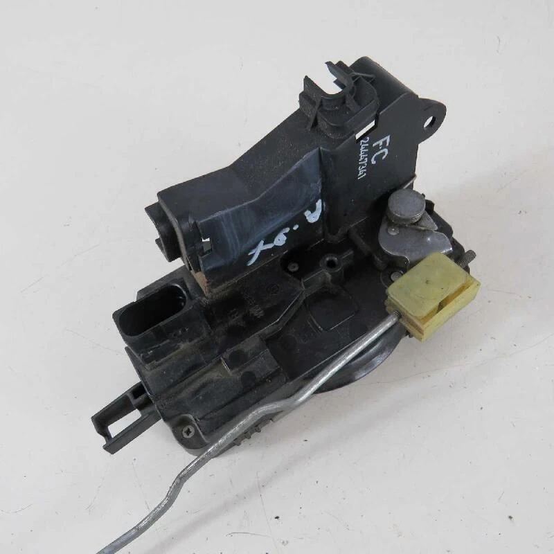 Rear door lock rh 24447341 OPEL VECTRA C 2002-2008 used (37744) - Image 1 of 1