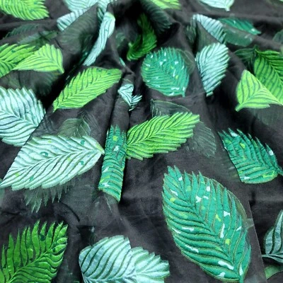 Tela brocado floral verde menta vendida por yarda jacquard fondo negro  Foto 1 de 4