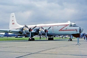 Avión de escritorio CP-107 Argus Canadair modelo de madera seca al horno pequeño envío gratuito - Imagen 1 de 2
