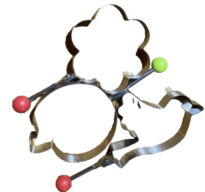 Metal Pancake Egg Shaper  Molds Folding Handles Bird Pumpkin Flower  3 in Wide - Image 1 of 4