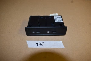 Original Mercedes w447 Vito Ladegerät USB C Anschluss A1678201302 - Picture 1 of 2