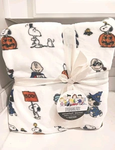 Halloween Blanket Peanuts Snoopy Woodstock VelvetSoft Twin Throw 60"x90" - Picture 1 of 4