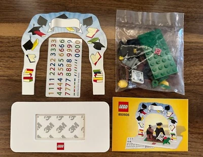 LEGO 850935 Classic Minifigure Graduation Set Graduate RETIRED *NEW - NO BOX* - Image 1 of 4