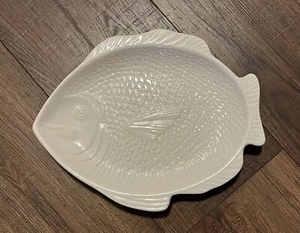 Whittier Pottery Ceramic Fish Platter Vintage 1979 White Serving Plate USA 11x9 - Picture 1 of 2