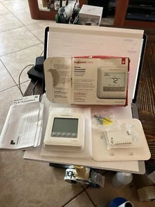 Honeywell T4 Pro Programmable Thermostat - TH4110U2005/U - Picture 1 of 5