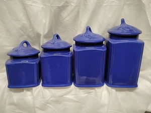 Juego de 4 botes de cerámica azul cobalto con tapas sellables diseñadas para hojas - Imagen 1 de 13