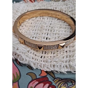 Brazalete Michael Kors Oro Rosa Tachuelas Cristal Pulsera - Imagen 1 de 8