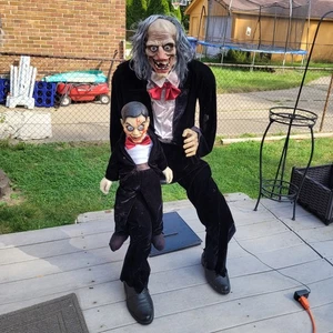 Original Spirit Halloween Ventriloquist w/Dummy Animatronic Prop 2010 Grandin RD - Picture 1 of 6