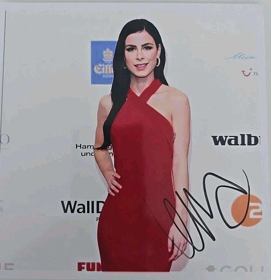 LENA MEYER LANDRUT Autogramm Signiert Autograph Original Foto XL 15x15cm  - Bild 1 von 1