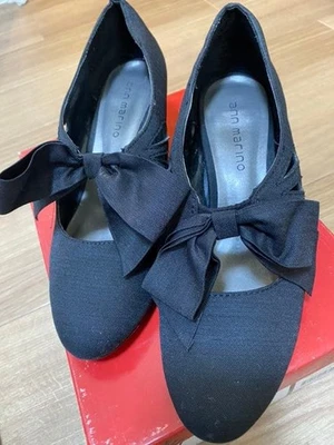 Zapatos de salón Ann Marino con lazo de cinta en negro hechos en Italia sin cordones para mujer talla 7 usados Foto 1 de 4