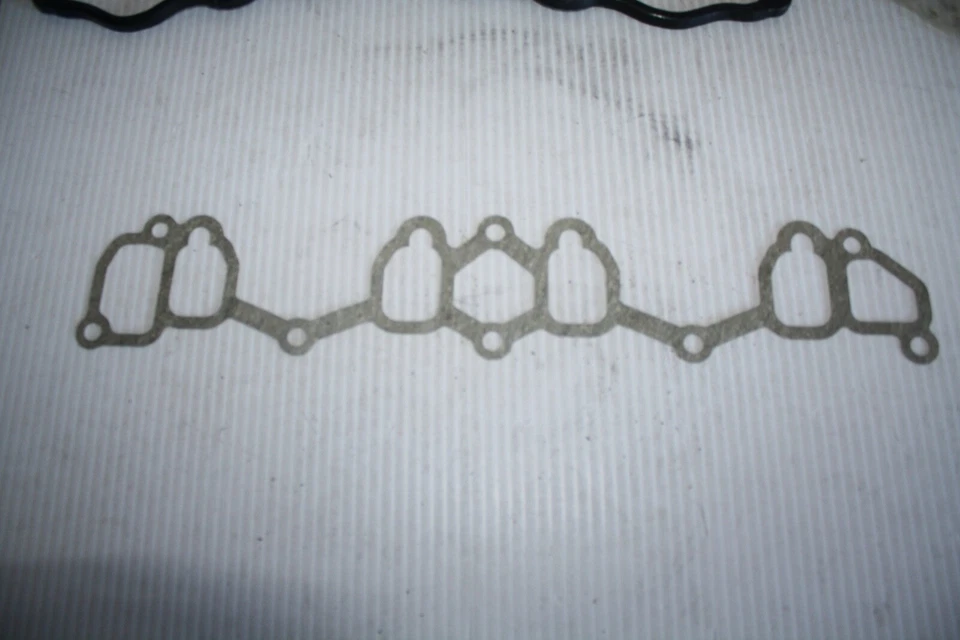 ПРОКЛАДКА ВПУСКНОГО КОЛЛЕКТОРА NISSAN 14035-D0100 ОТ ОРИГИНАЛЬНОГО ПРОИЗВОДИТЕЛЯ.  1982-1984 STANZA 2,0 л - Изображение 1 из 1