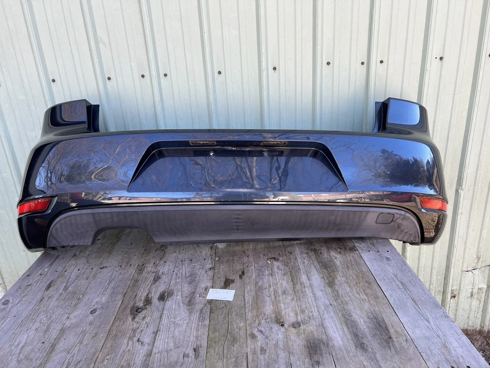 Capa de para-choque traseira Volkswagen Golf 2010-2014 fabricante de equipamento original. RETIRADA LOCAL - Imagem 1 de 4