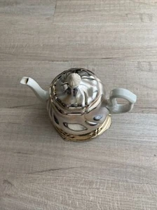 Tee - Kanne mit Warmhaltehaube silber farben 6 Tassen / Ca. 1 Ltr. - Bild 1 von 6