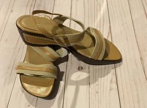 UGG Strap Sandals Sz 7 ~NEW~  UGG Sandals with Ankle Straps - Picture 1 of 1