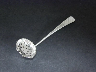 1847 Rogers Bros 邓迪银盘 5 1⁄2 英寸穿孔糖筛勺子梯子是复古 — 第 1/4 张图片