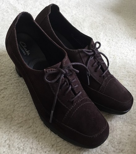 Scarpe stringate donna Clarks pieghevoli marrone pelle scamosciata tacchi stringati 8 M