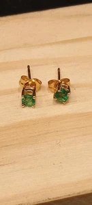 14k Yellow Gold Prong Set Emerald Stud Earrings (GJ964) - Picture 1 of 7