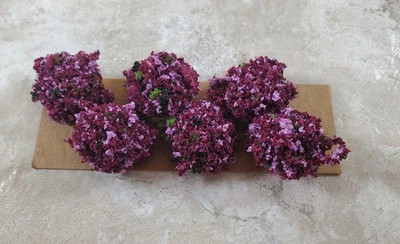 Casa de Muñecas Flor Arbusto Borgoña Malva Pequeño Arbusto Redondo Escala 1:12 Miniatura Foto 1 de 4