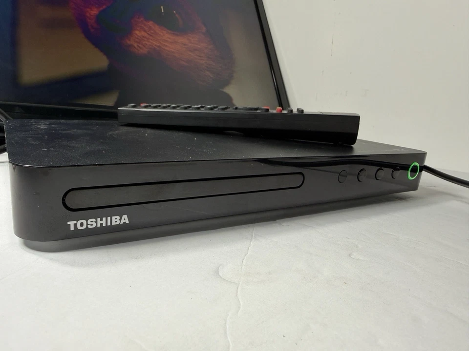 Reproductor de discos Blu-ray y DVD TOSHIBA BDX1100KU BDX2400 HD 1080p HDMI y control remoto Foto 1 de 4