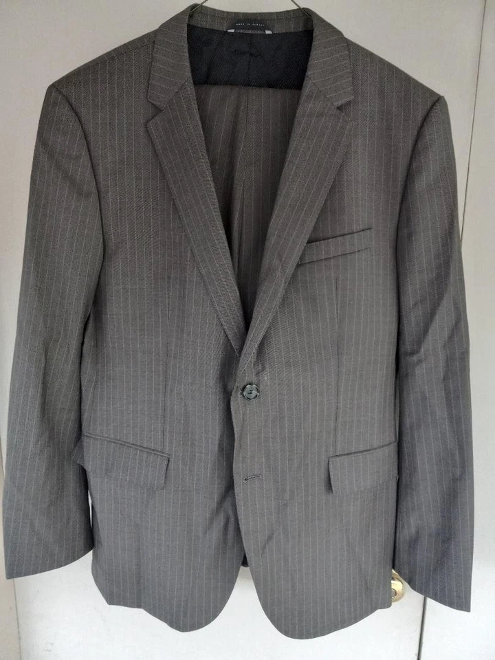 HUGO BOSS Medium Gray with Pinstripes sz. 44 R Men's suit lightly worn - Image 1 of 4